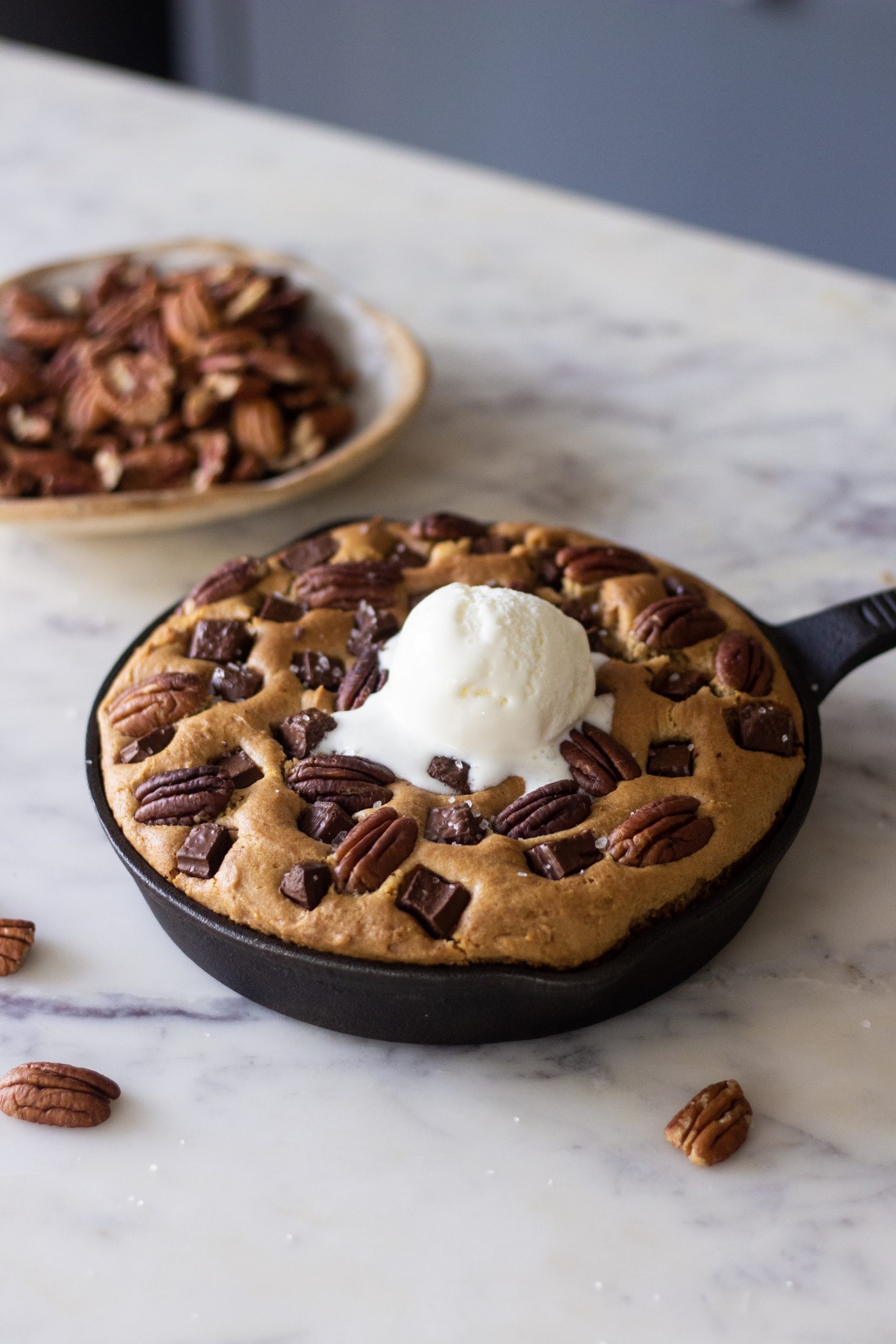 Eggless Chocolate Chip Skillet Cookie (Egg-Free Pizookie) - Mommy's Home  Cooking