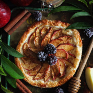 PUFF PASTRY SPICED APPLE TART