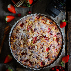 STRAWBERRY AND CRANBERRY CAKE
