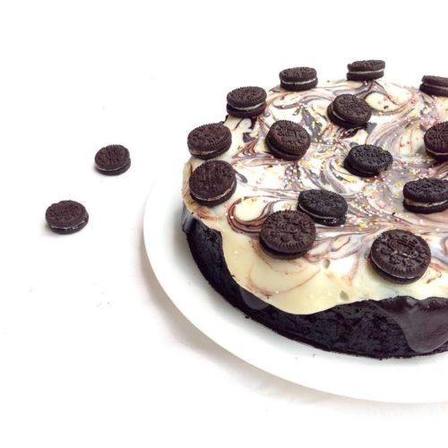 Eggless Oreo Cake Recipe - Easy | Bake with Shivesh