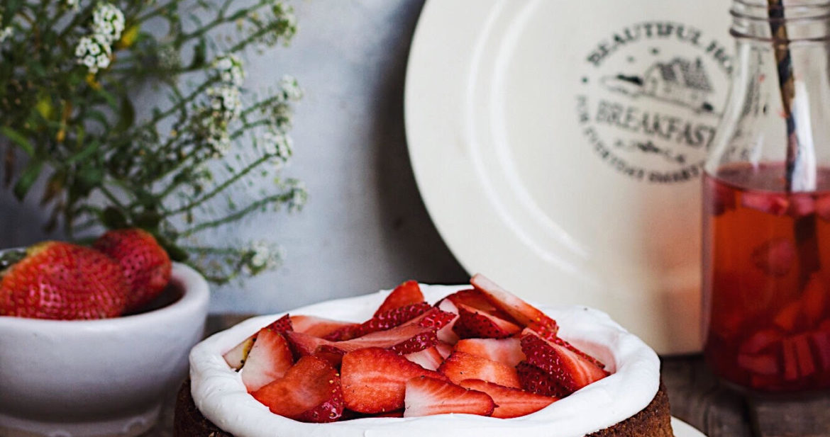 strawberry cream cake styling