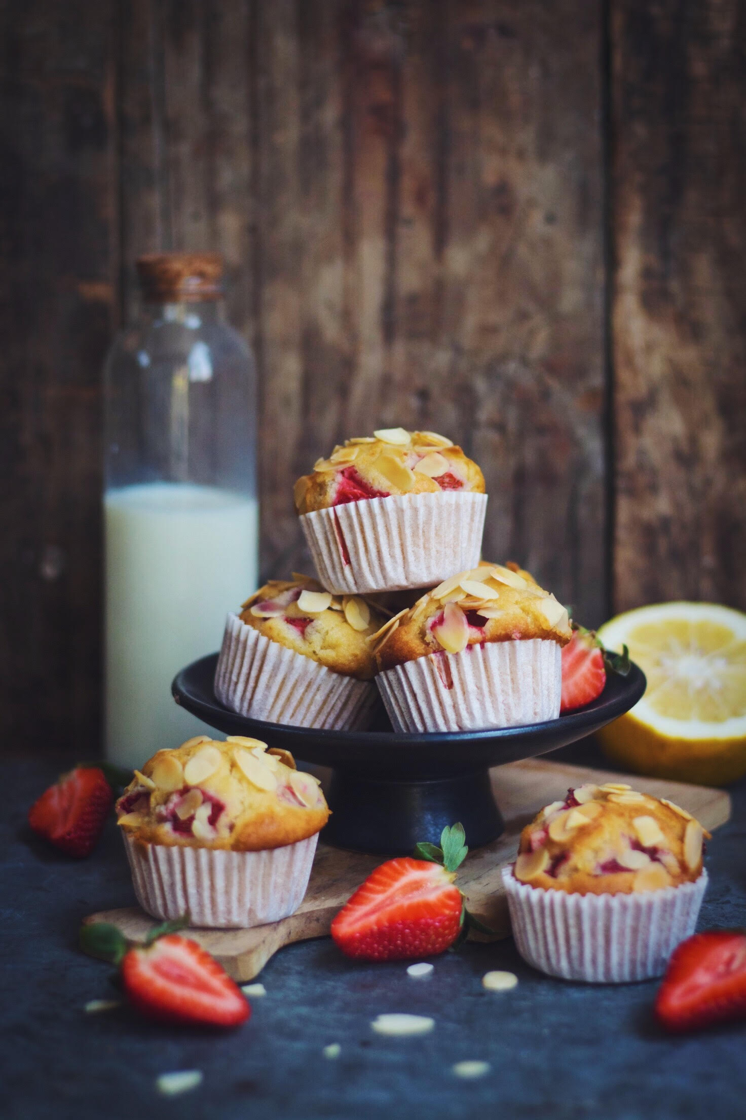 almond strawberry muffins