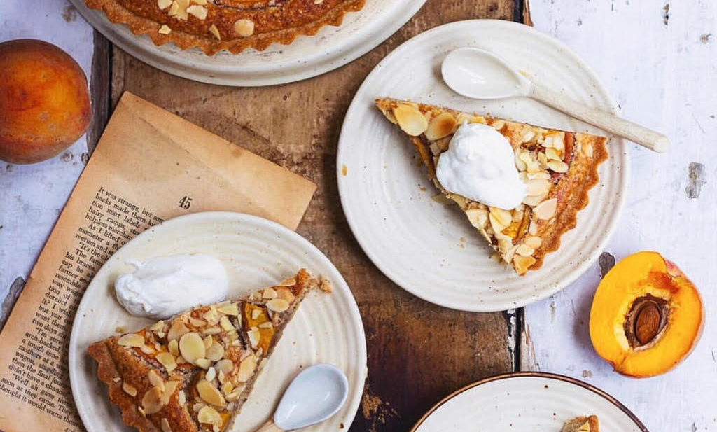 ALMOND APRICOT TART