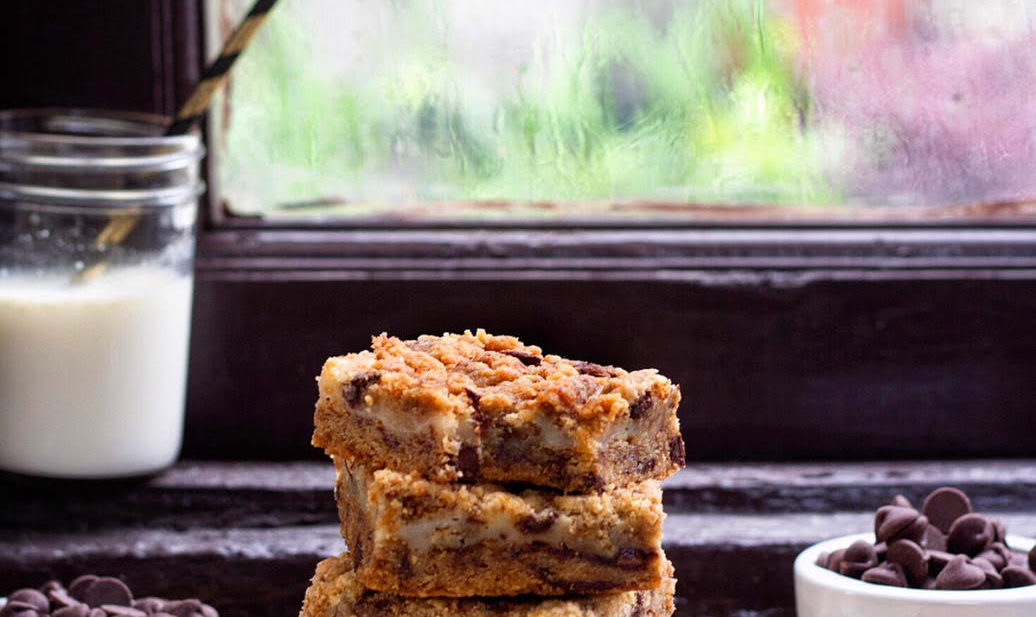 Eggless chocolate chip cookie bars