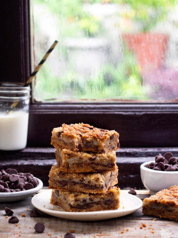 Eggless chocolate chip cookie bars