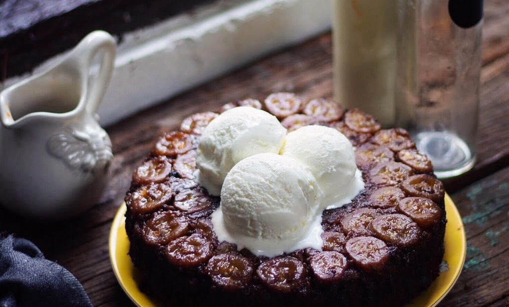 EGGLESS BANANA CHOCOLATE UPSIDE DOWN CAKE