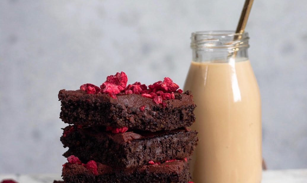 healthy gluten free QUINOA BROWNIES
