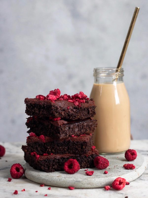 healthy gluten free QUINOA BROWNIES
