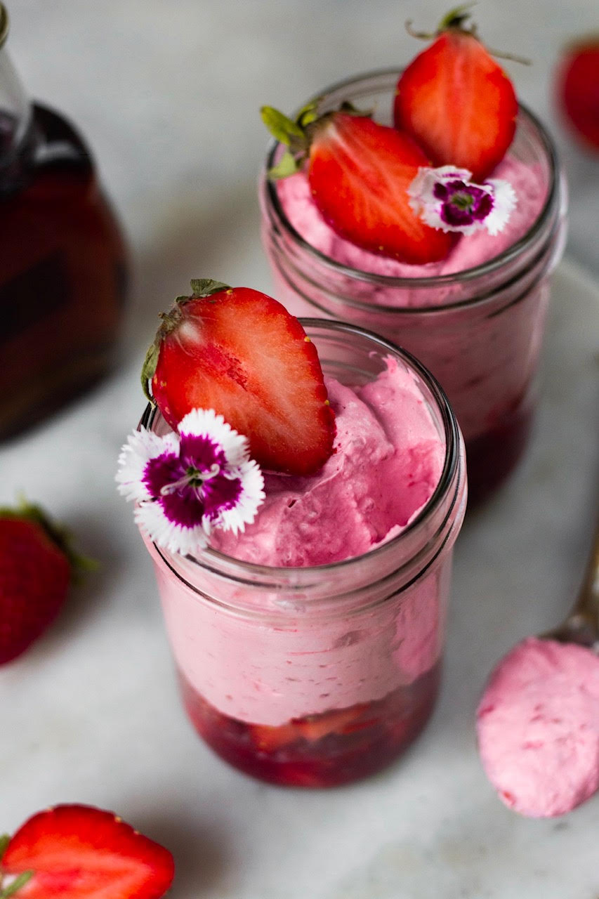 fluffy eggless strawberry mousse