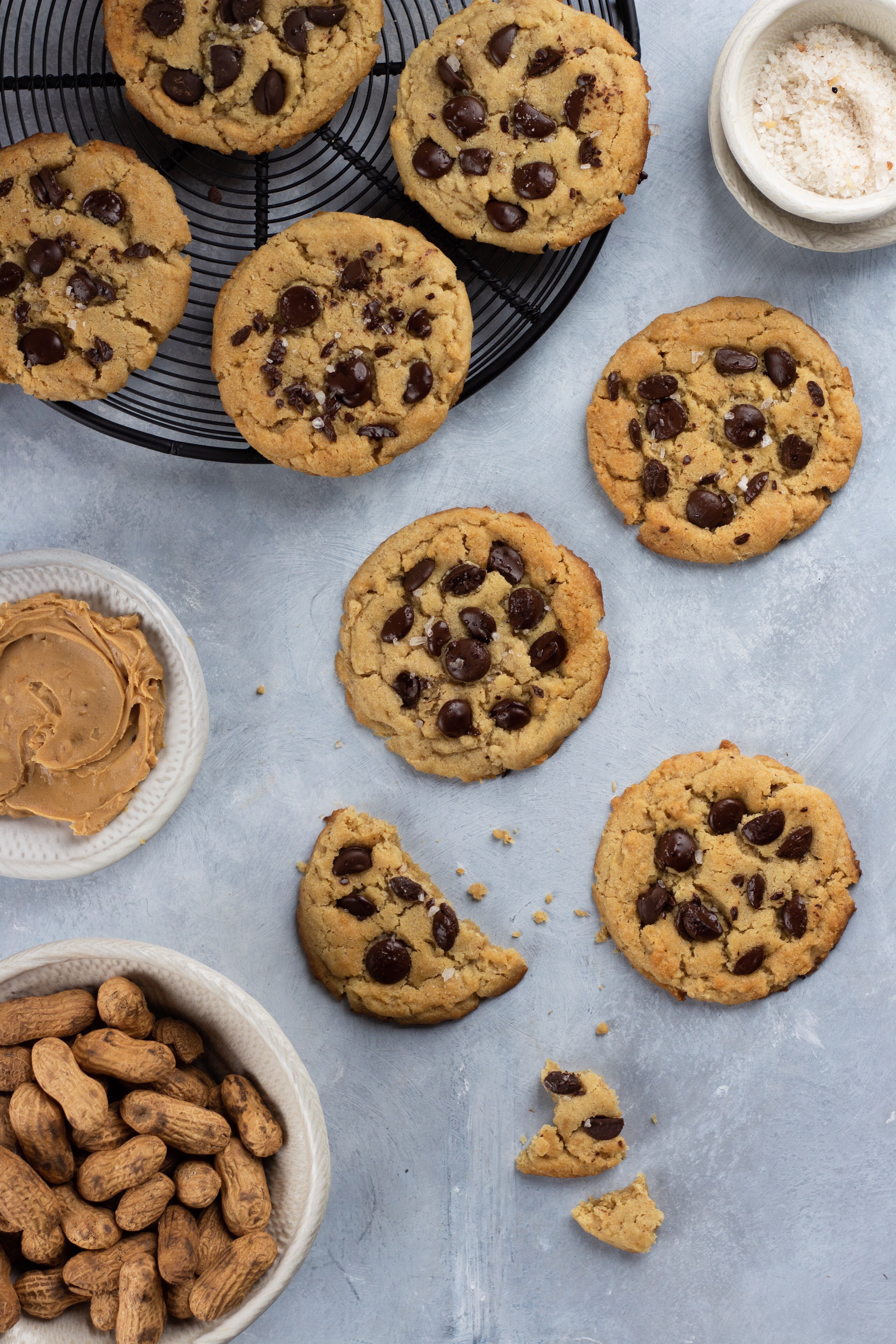 eggless peanut butter cookies with chocolate chips
