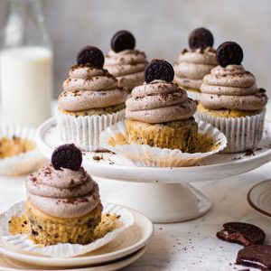 Eggless Oreo Cupcakes with Oreo buttercream frosting