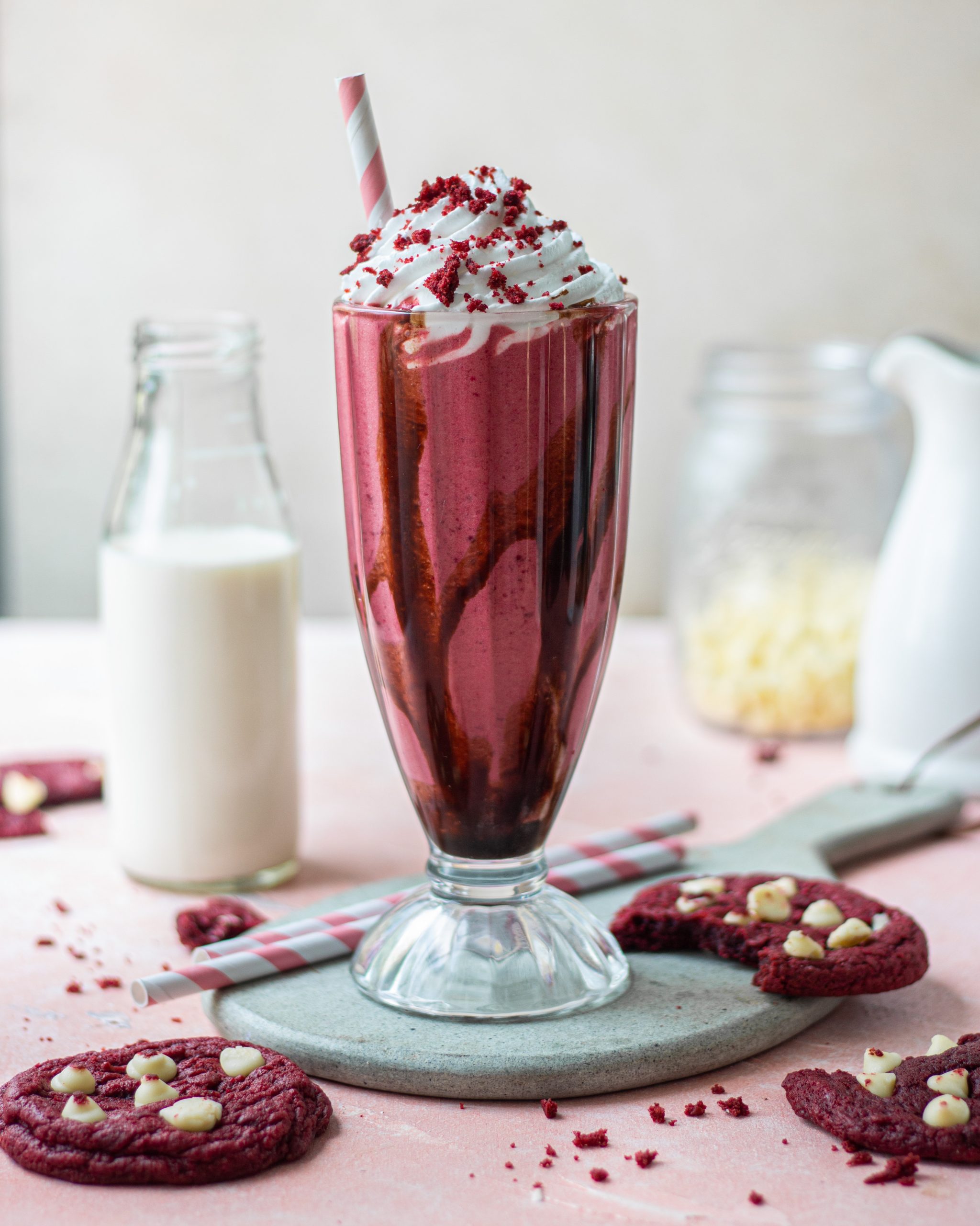 Featured image of post Easiest Way to Make Red Velvet Milkshake