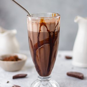 Chocolate shake: 4 ingredients!