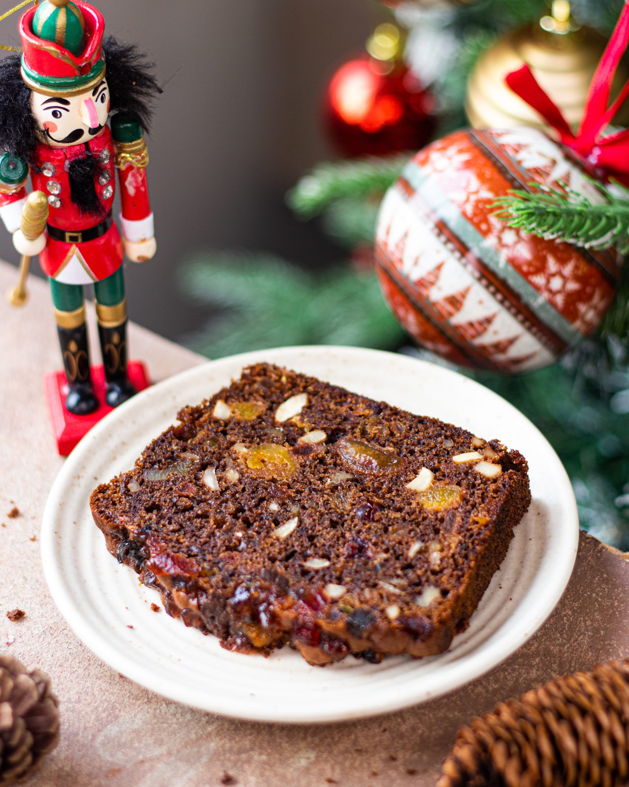 The Easy Hack to Turn a Plain Cake into a Stunning Christmas Dessert -