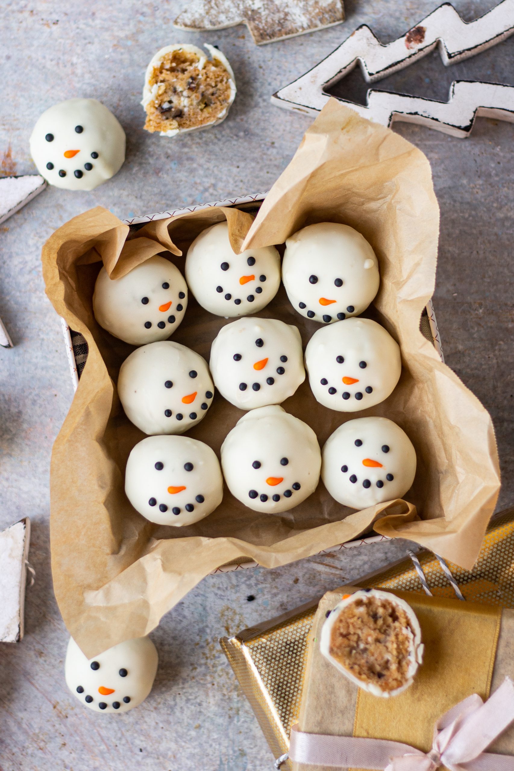 eggless carrot cake pops