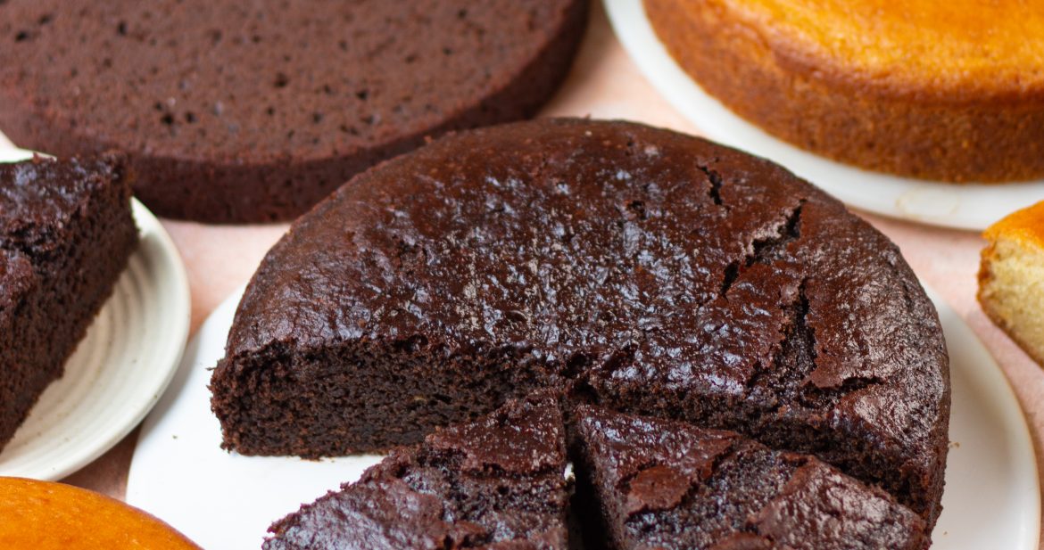 Eggless Vanilla cake and Chocolate cake
