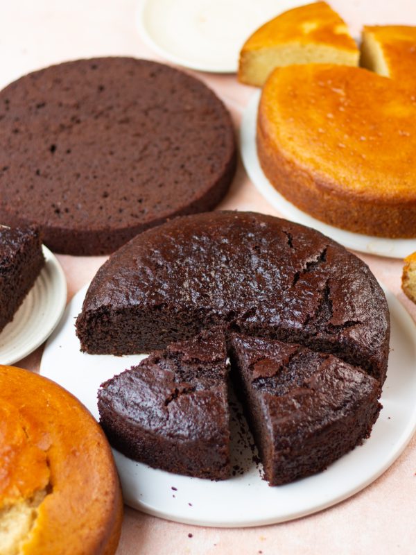 Eggless Vanilla cake and Chocolate cake