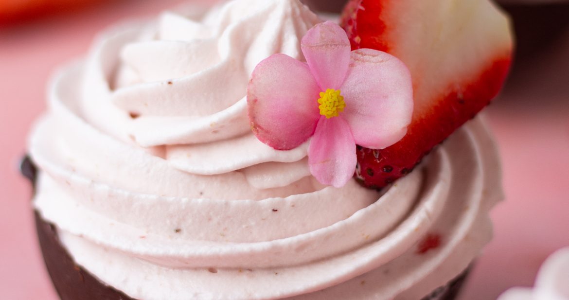strawberry chocolate mousse cups