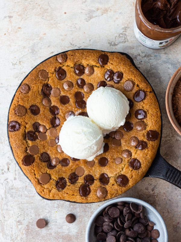 nutella stuffed skillet cookie
