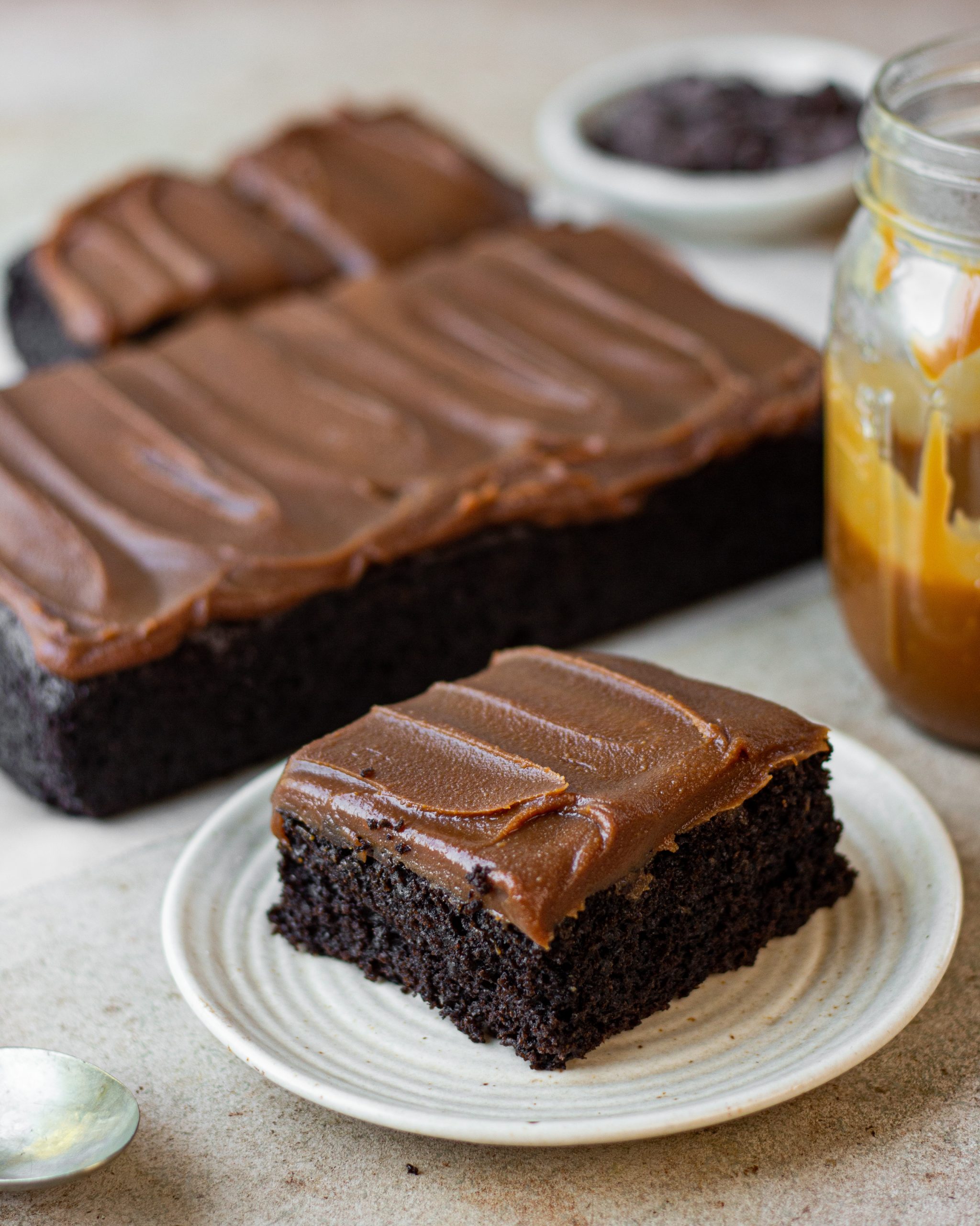 OMBRE CHOCOLATE CAKE | CHOCOLATE BUTTER LOAF CAKE | FLUFFY CHOCOLATE TEA  CAKE - YouTube