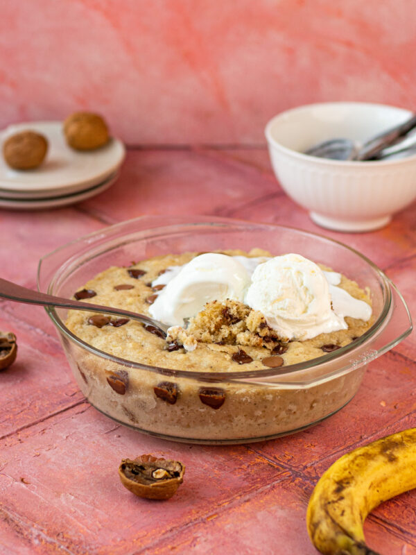 Healthy Banana Mug Cake {Low Calorie, GF} - Skinny Fitalicious®