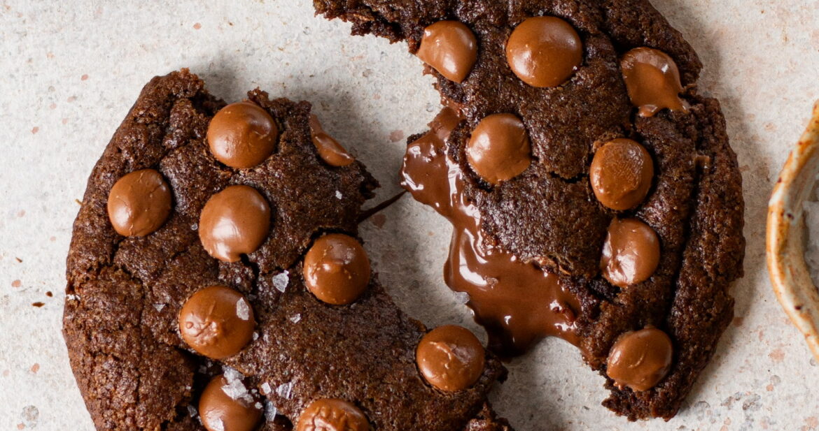 Nutella Stuffed Cookie