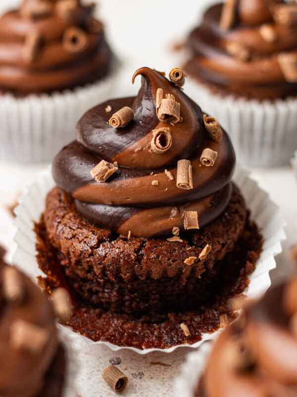 Eggless chocolate cupcakes