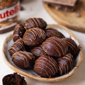 NO OVEN MINI CHOCOLATE CAKES