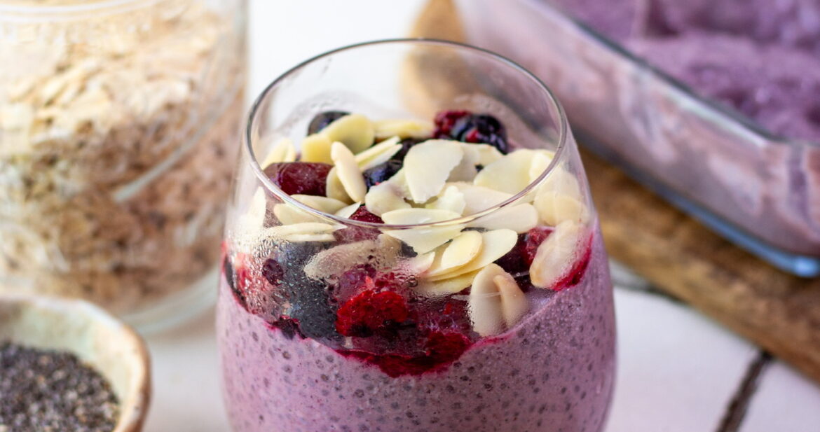 Berry smoothie chia pudding