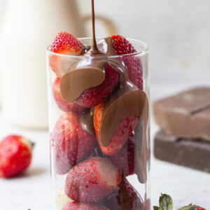LONDON’S VIRAL CHOCOLATE STRAWBERRY