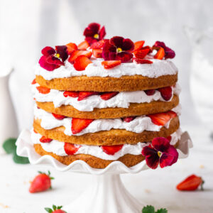 CREATIVE WAYS TO FROST A CAKE APART FROM FROSTING
