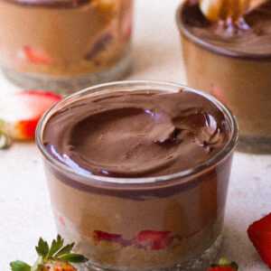 NO BAKE STRAWBERRY CHOCOLATE CHEESECAKE