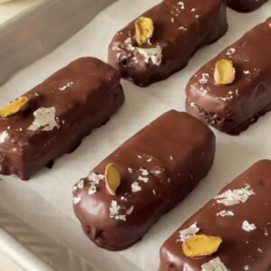 CHOCOLATE AND PISTACHIO BARS