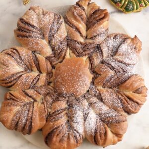 CHRISTMAS SNOWFLAKE BREAD