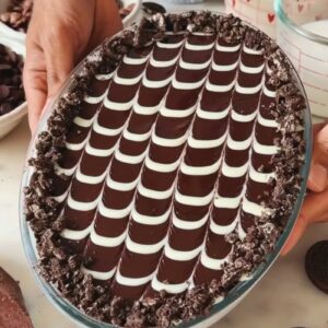 NO BAKE COOKIES AND CREAM CHEESECAKE
