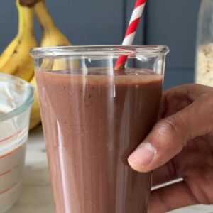 HEALTHY CHOCOLATE PROTEIN SMOOTHIE