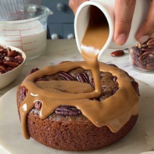 PECAN AND COFFEE CAKE IN A SAUCEPAN