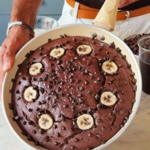 BANANA CHOCOLATE CAKE IN A PAN